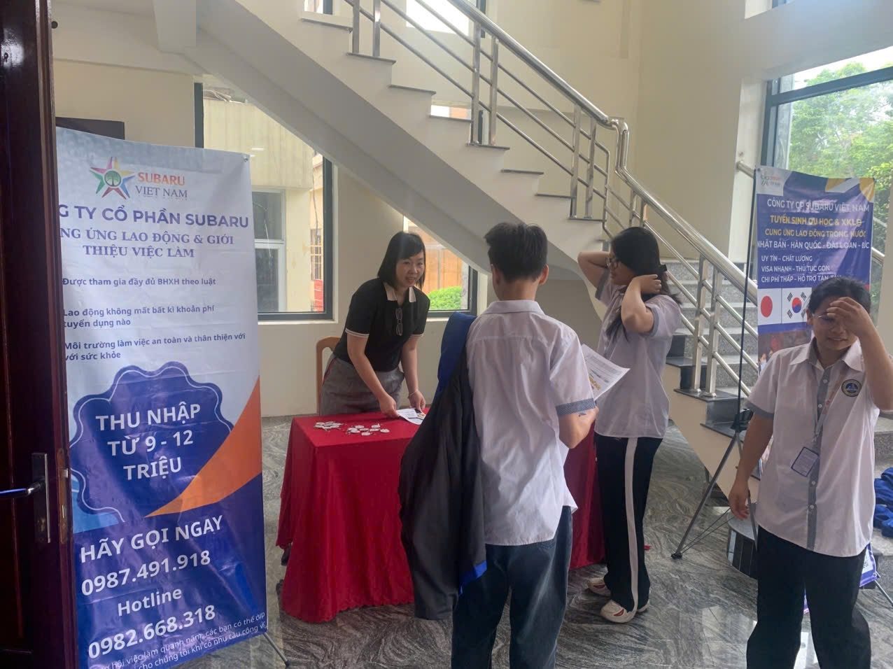 Tư vấn 1-1 cùng học viên tại văn phòng Subaru Việt Nam